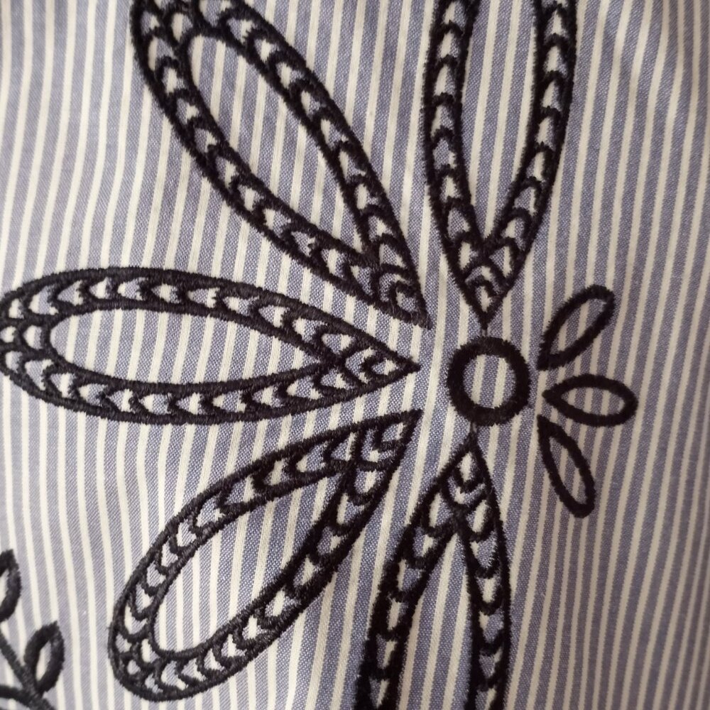 'Talbots' XS 100%Cotton Pinstripe Blouse EUC - Picture 3 of 12
